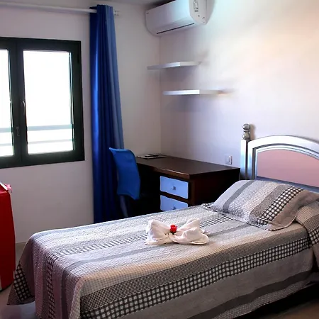 Leonard Playa Blanca (Lanzarote)